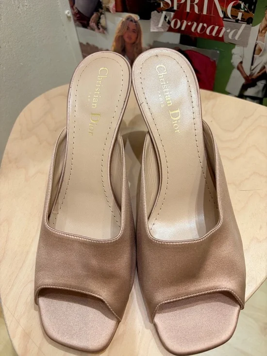 Dior Satin Open-Toe Mules in Blush Pink with Sculpted Heel - Picture 3 of 7